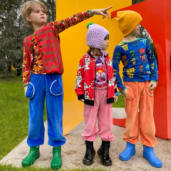 Long-sleeved top with racing car